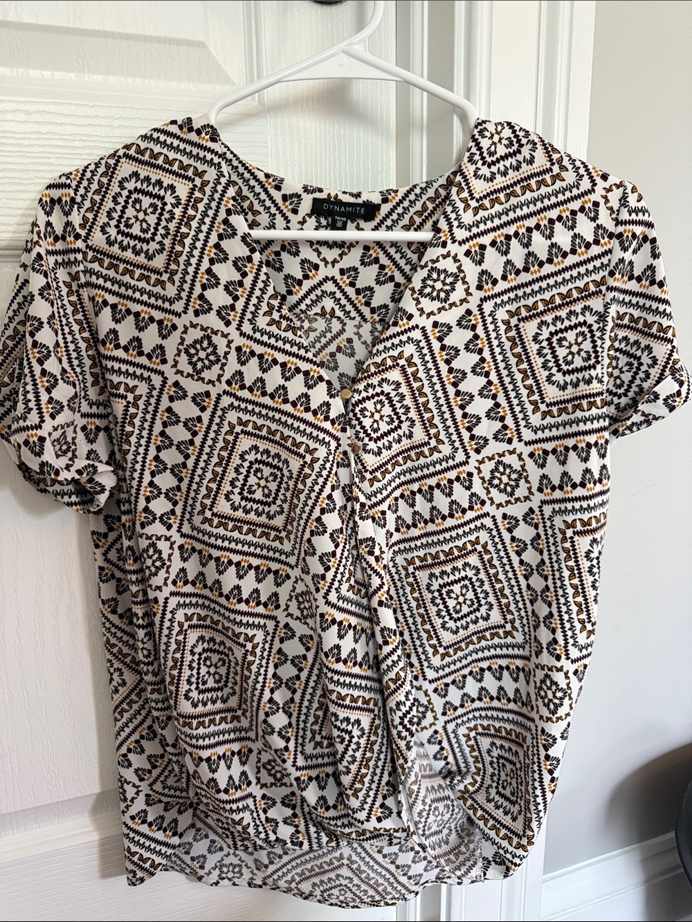 Dynamite Cream Geometric Print Button-Front Blouse